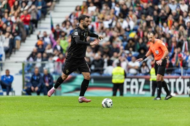 Bruno Fernandes ( Portugal national team, Nationalteam ) in action during the match between Portugal National Team and Armenia National team, valid for 2026 World Cup Qualifiers at Est‡dio do Drag‹o on 16 November 2025. Porto Estadio do Dragao Porto Portugal Copyright: xIMAGOx xPRIMExSPORTSxIMAGESx xFILIPExOLIVEIRAx