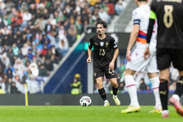 Vitinha ( Portugal national team, Nationalteam ) in action during the match between Portugal National Team and Armenia National team, valid for 2026 World Cup Qualifiers at Est‡dio do Drag‹o on 16 November 2025. Porto Estadio do Dragao Porto Portugal Copyright: xIMAGOx xPRIMExSPORTSxIMAGESx xFILIPExOLIVEIRAx
