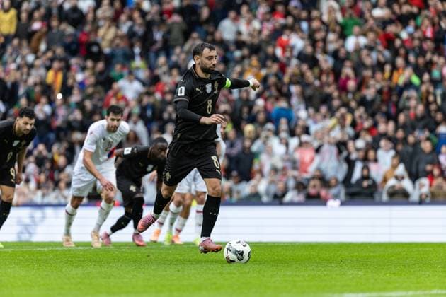 Bruno Fernandes ( Portugal national team, Nationalteam ) in action during the match between Portugal National Team and Armenia National team, valid for 2026 World Cup Qualifiers at Est‡dio do Drag‹o on 16 November 2025. Porto Estadio do Dragao Porto Portugal Copyright: xIMAGOx xPRIMExSPORTSxIMAGESx xFILIPExOLIVEIRAx