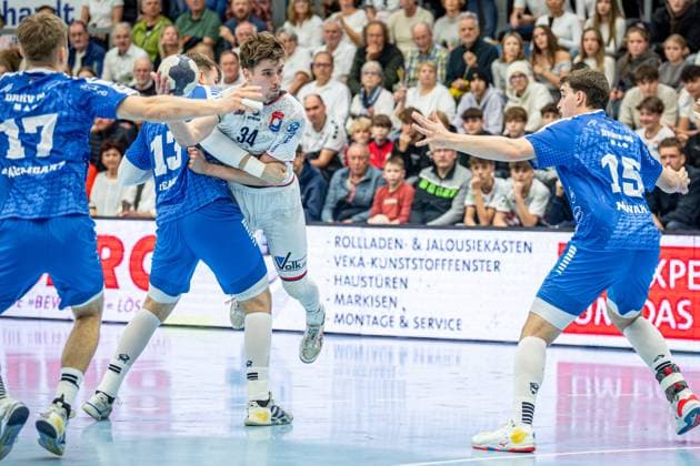 2 Handball Bundesliga TV Hüttenberg Dessau Roßlauer HV, 16 11 25 Paul Kompenhans TV Hüttenberg, 34 , Valentin Neagu Dessau Roßlauer HV 06, 13 , Marcel Nowak Dessau Roßlauer HV 06, 15 , Luka Baumgart Dessau Roßlauer HV 06, 17 2 Handball Bundesliga TV Hüttenberg Dessau Roßlauer HV Hüttenberg, 16 11 25 Copyright: xBEAUTIFULxSPORTS Roeczeyx