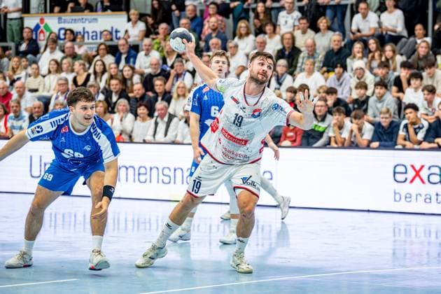 2 Handball Bundesliga TV Hüttenberg Dessau Roßlauer HV, 16 11 25 Vit Reichl TV Hüttenberg, 19 , Niklas Döbbel Dessau Roßlauer HH 06, 69 2 Handball Bundesliga TV Hüttenberg Dessau Roßlauer HV Hüttenberg, 16 11 25 Copyright: xBEAUTIFULxSPORTS Roeczeyx