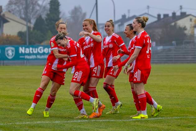 Ingolstadt, Germany 16 November 2025 DFB Pokal Women 1 8 Final 2025 2026 FC Ingolstadt 04 vs FC Bayern Munich In the picture in the Traube Goalscorer Barbara Dunst FCB cheers with her teammates after scoring the 0 1 goal ESV Stadion Bayern Copyright: xFotostandx xSchäferx