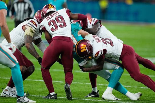 November 16, 2025, Madrid, Madrid, Spain: Julian Hill of the Miami Dolphins, Jeremy Reaves, Mike Sainristil and Quan Martin of the Washington Commanders compete for the ball during the National Football League NFL, American Football Herren, USA 2025 Madrid Game, match played between Miami Dolphins and Washington Commanders at Bernabeu stadium on November 16, 2025, in Madrid, Spain. Madrid Spain - ZUMAa181 20251116_zaa_a181_136 Copyright: xOscarxJ.xBarrosox