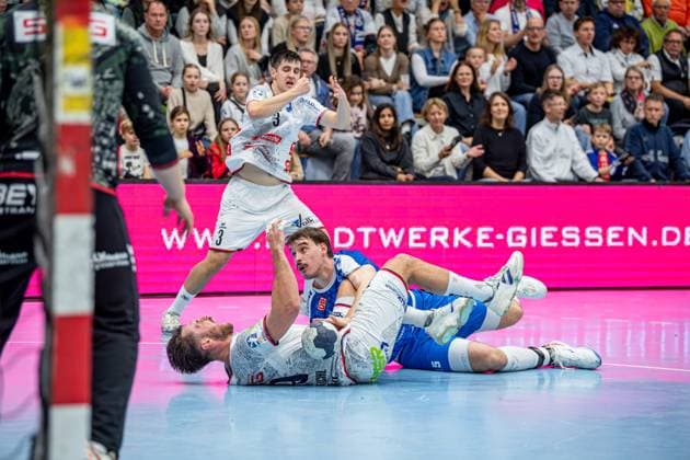 2 Handball Bundesliga TV Hüttenberg Dessau Roßlauer HV, 16 11 25 Marcel Nowak Dessau Roßlauer HV 06, 15 , Vit Reichl TV Hüttenberg, 19 , Philipp Schwarz TV Hüttenberg, 3 2 Handball Bundesliga TV Hüttenberg Dessau Roßlauer HV Hüttenberg, 16 11 25 Copyright: xBEAUTIFULxSPORTS Roeczeyx