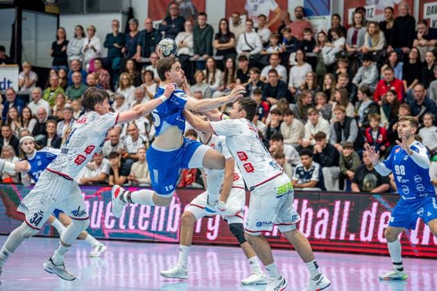 2 Handball Bundesliga TV Hüttenberg Dessau Roßlauer HV, 16 11 25 Marcel Nowak Dessau Roßlauer HV 06, 15 , Lasse Ohl TV Hüttenberg, 11 , Paul Kompenhans TV Hüttenberg, 34 , 2 Handball Bundesliga TV Hüttenberg Dessau Roßlauer HV Hüttenberg, 16 11 25 Copyright: xBEAUTIFULxSPORTS Roeczeyx