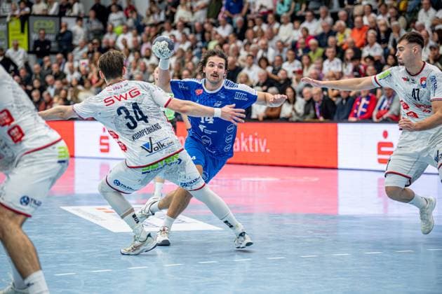 2 Handball Bundesliga TV Hüttenberg Dessau Roßlauer HV, 16 11 25 Jakub Powarzy ski Dessau Roßlauer HV 06, 14 , Paul Kompenhans TV Hüttenberg, 34 , Danil Dyatlov TV Hüttenberg, 47 2 Handball Bundesliga TV Hüttenberg Dessau Roßlauer HV Hüttenberg, 16 11 25 Copyright: xBEAUTIFULxSPORTS Roeczeyx