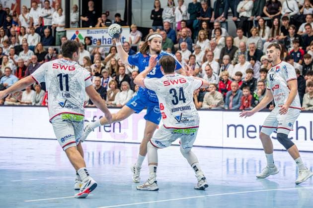 2 Handball Bundesliga TV Hüttenberg Dessau Roßlauer HV, 16 11 25 Mika Schüler Dessau Roßlauer HV 06, 23 , Paul Kompenhans TV Hüttenberg, 34 , Lasse Ohl TV Hüttenberg, 11 , Danil Dyatlov TV Hüttenberg, 47 2 Handball Bundesliga TV Hüttenberg Dessau Roßlauer HV Hüttenberg, 16 11 25 Copyright: xBEAUTIFULxSPORTS Roeczeyx
