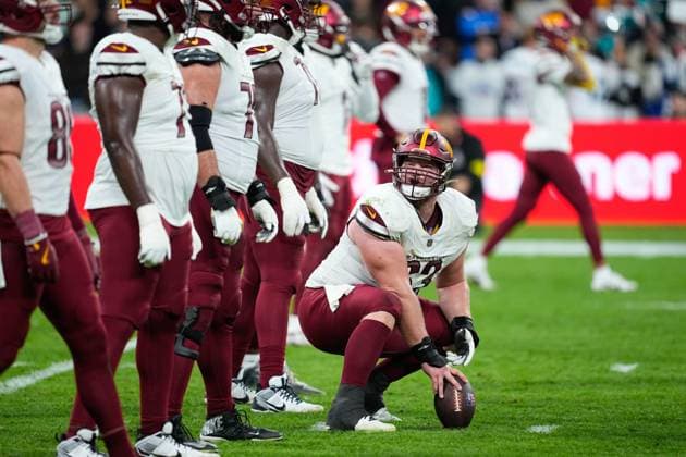 November 16, 2025, Madrid, Madrid, Spain: Tyler Biadasz of the Washington Commanders in action during the National Football League NFL, American Football Herren, USA 2025 Madrid Game, match played between Miami Dolphins and Washington Commanders at Bernabeu stadium on November 16, 2025, in Madrid, Spain. Madrid Spain - ZUMAa181 20251116_zaa_a181_139 Copyright: xOscarxJ.xBarrosox