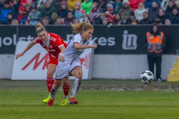 Ingolstadt, Germany 16 November 2025 DFB Pokal Women 1 8 Final 2025 2026 FC Ingolstadt 04 vs FC Bayern Munich In the picture from left in a duel Alara Sehitler FCB and Leonie Haberäcker Haberaecker FCI ESV Stadion Bayern Copyright: xFotostandx xSchäferx