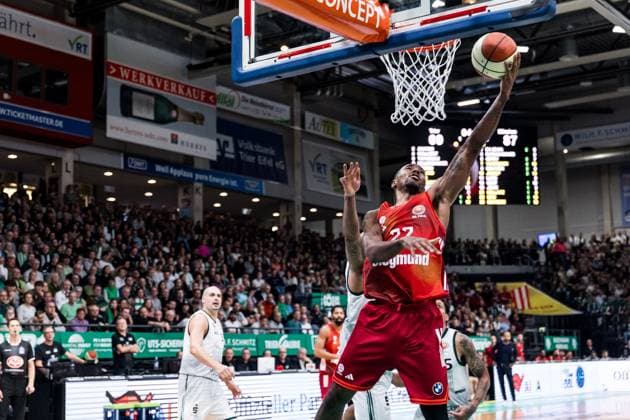 BBL Cup Vet Concept Gladiators Trier FC Bayern Munich 16 11 2025 Isiaha Mike FC Bayern Munich, 22 in the throw BBL Cup Vet Concept Gladiators Trier FC Bayern Munich Trier, SWT Arena, 16 11 2025 Copyright: xBEAUTIFULxSPORTS Wunderlx