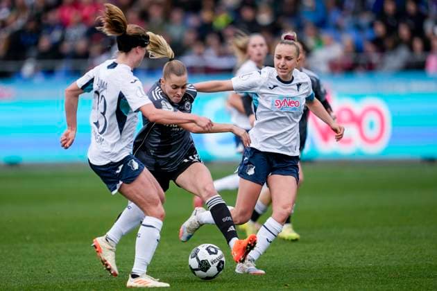 v li Wielle Douma Wianda Ellen Geertruida Douma, TSG, 13 , Laura Freigang SGE, 10 , Vanessa Diehm TSG, 6 ,l duel, duel, tackle, tackling, dynamics, action, action, 16 11 2025, Sinsheim Hoffenheim Germany , Soccer, Womens DFB Cup, Round of 16, TSG 1899 Hoffenheim Eintracht Frankfurt, DFB DFL REGULATIONS PROHIBIT ANY USE OF PHOTOGRAPHS AS IMAGE SEQUENCES AND OR QUASI VIDEO xozx