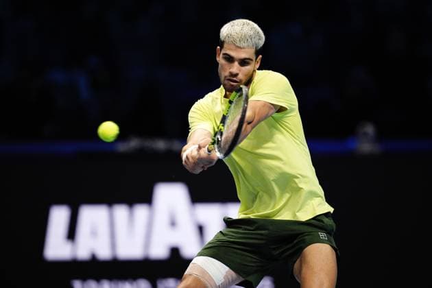 Spain s Carlos Alcaraz with a bandage on his leg reacts during the singles final tennis match of the ATP, Tennis Herren World Tour Finals against Italy s Jannik Sinner at the Inalpi Arena in Turin, Italy - Sunday, Nov. 16, 2025. - Tennis  Copyright: xMarcoxAlpozzi LaPressex