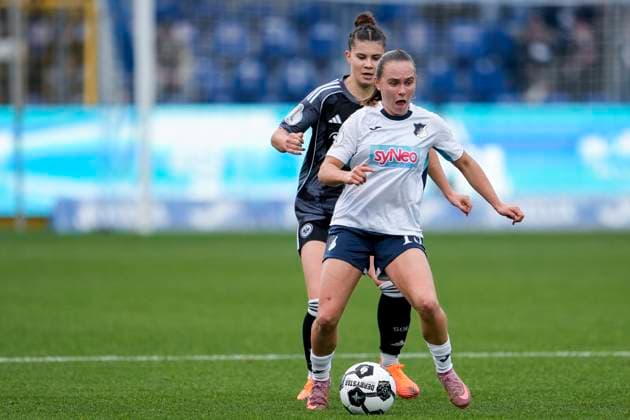 v li Noemi Ivelj SGE, 4 , Marie Steiner TSG, 19 , duel, duel, tackle, tackling, dynamics, action, action, 16 11 2025, Sinsheim Hoffenheim Germany , Football, Womens DFB Cup, Round of 16, TSG 1899 Hoffenheim Eintracht Frankfurt, DFB DFL REGULATIONS PROHIBIT ANY USE OF PHOTOGRAPHS AS IMAGE SEQUENCES AND OR QUASI VIDEO xozx
