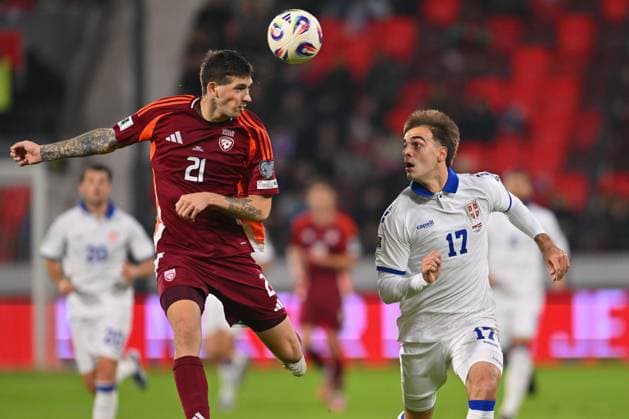 SERBIA vs LATVIA DENISS MELNIKS Denis Melniks vs JOVAN MILOSEVIC football Serbia vs Latvia FIFA World Cup, WM, Weltmeisterschaft, Fussball qualification match at Dubocica stadiuim , Leskovac 16.11.2025 Foto: FOOTBALL, SERBIA, LATVIA, FIFA WORLD CUP QUALIFICATIONS MATCH Leskovac Dubocica stadium Serbia Copyright: xMarkoxMetlas xMNxPressx