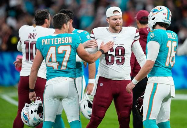 November 16, 2025, Madrid, Madrid, Spain: Tyler Ott of the Washington Commanders greets Riley Patterson and Jake Bailey of the Miami Dolphins during the National Football League NFL, American Football Herren, USA 2025 Madrid Game, match played between Miami Dolphins and Washington Commanders at Bernabeu stadium on November 16, 2025, in Madrid, Spain. Madrid Spain - ZUMAa181 20251116_zaa_a181_182 Copyright: xOscarxJ.xBarrosox