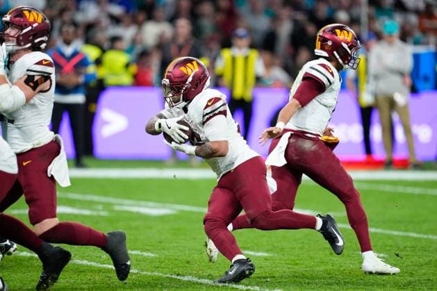 November 16, 2025, Madrid, Madrid, Spain: Chris Rodriguez Jr. of the Washington Commanders runs with the ball during the National Football League NFL, American Football Herren, USA 2025 Madrid Game, match played between Miami Dolphins and Washington Commanders at Bernabeu stadium on November 16, 2025, in Madrid, Spain. Madrid Spain - ZUMAa181 20251116_zaa_a181_189 Copyright: xOscarxJ.xBarrosox