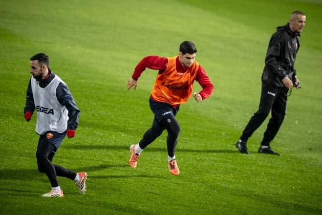 Training session of Montenegro National Football Team Player Vasilije Adzic during Montenegro national team, Nationalteam training session on November 16, 2025 in Podgorica, Montenegro ahead FIFA World Cup, WM, Weltmeisterschaft, Fussball qualifier match between Montenegro and Croatia. The football match between Montenegro and Croatia is on November 17.  StefanxIvanovic PIXSELL