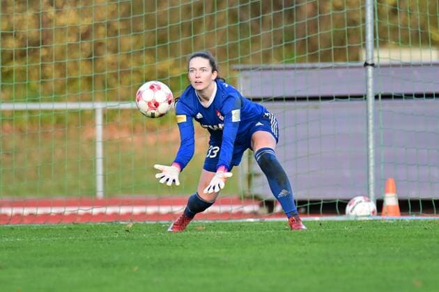 Soccer I Women I Season 2025 2026 I Regionalliga Nord I 10 Matchday I SV Henstedt Ulzburg SpVg Aurich I 16 11 2025 Jule Götz 33, SpVg Aurich intercepts a ball Henstedt Ulzburg Beckersberg Stadium Schleswig Holstein Germany Copyright: xLobeca WolfxGebhardtx