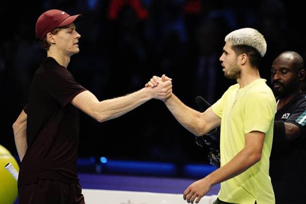Italy s Jannik Sinner greats Alcaraz after winning the singles final tennis match of the ATP, Tennis Herren World Tour Finals against Spain s Carlos Alcaraz at the Inalpi Arena in Turin, Italy - Sunday, Nov. 16, 2025. - Tennis  Copyright: xMarcoxAlpozzi LaPressex