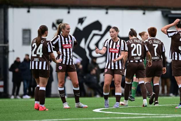 Soccer I Women I Season 2025 2026 I Regionalliga Nord I 10 Matchday I FC St Pauli Hamburger SV U20 I 16 11 2025 FC St Pauli Women together Hamburg Stadion an der Feldstraße Hamburg Germany Copyright: xLobeca FelixxSchlikisx