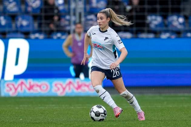 Janna Grimm TSG, 26 , on the ball, cropped, full body, single image, single photo, action, action, 16 11 2025, Sinsheim Hoffenheim Germany , Soccer, DFB Cup Women, Round of 16, TSG 1899 Hoffenheim Eintracht Frankfurt, DFB DFL REGULATIONS PROHIBIT ANY USE OF PHOTOGRAPHS AS IMAGE SEQUENCES AND OR QUASI VIDEO xozx