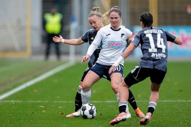 v li Pia Sophie Wolter SGE, 17 , Nadine Bitzer TSG, 30 , Geraldine Reuteler SGE, 14 , duel, duel scene, duel, tackle, tackling, dynamics, action, action, 16 11 2025, Sinsheim Hoffenheim Germany , Football, Womens DFB Cup, Round of 16, TSG 1899 Hoffenheim Eintracht Frankfurt, DFB DFL REGULATIONS PROHIBIT ANY USE OF PHOTOGRAPHS AS IMAGE SEQUENCES AND OR QUASI VIDEO xozx