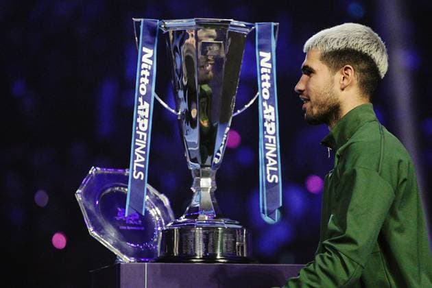 Spain s Carlos Alcaraz with second™ place trophy after the singles final tennis match of the ATP, Tennis Herren World Tour Finals against Italy s Jannik Sinner at the Inalpi Arena in Turin, Italy - Sunday, Nov. 16, 2025. - Tennis  Copyright: xMarcoxAlpozzi LaPressex