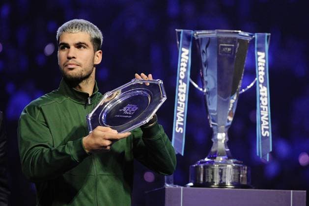 Spain s Carlos Alcaraz with second™ place trophy after the singles final tennis match of the ATP, Tennis Herren World Tour Finals against Italy s Jannik Sinner at the Inalpi Arena in Turin, Italy - Sunday, Nov. 16, 2025. - Tennis  Copyright: xMarcoxAlpozzi LaPressex