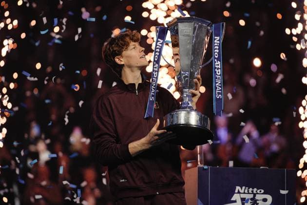 Italy s Jannik Sinner with the trophy after winning the singles final tennis match of the ATP, Tennis Herren World Tour Finals against Spain s Carlos Alcaraz at the Inalpi Arena in Turin, Italy - Sunday, Nov. 16, 2025. - Tennis  Copyright: xMarcoxAlpozzi LaPressex