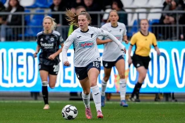 Valesca Ampoorter TSG, 18 , on the ball, Action, Action, Game scene, 16 11 2025, Sinsheim Hoffenheim Germany , Football, DFB Cup Women, Round of 16, TSG 1899 Hoffenheim Eintracht Frankfurt, DFB DFL REGULATIONS PROHIBIT ANY USE OF PHOTOGRAPHS AS IMAGE SEQUENCES AND OR QUASI VIDEO xozx