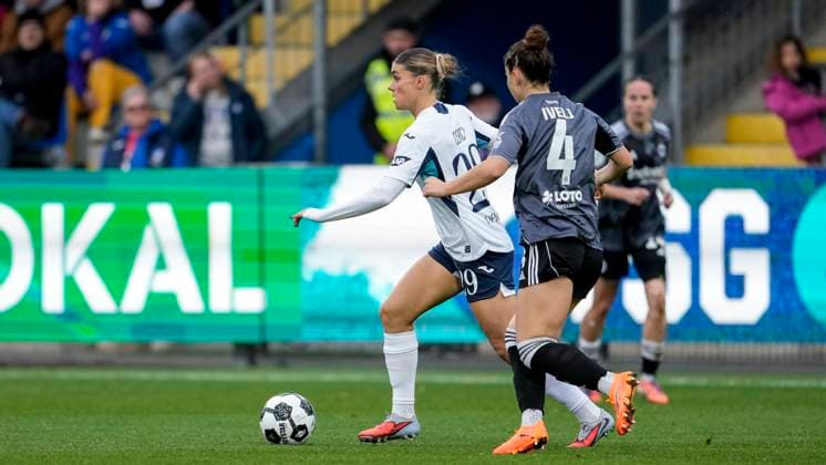 v li Selina Cerci TSG, 29 , Noemi Ivelj SGE, 4 , duel, duel, tackle, tackling, dynamics, action, action, 16 11 2025, Sinsheim Hoffenheim Germany , Football, Womens DFB Cup, Round of 16, TSG 1899 Hoffenheim Eintracht Frankfurt, DFB DFL REGULATIONS PROHIBIT ANY USE OF PHOTOGRAPHS AS IMAGE SEQUENCES AND OR QUASI VIDEO xozx