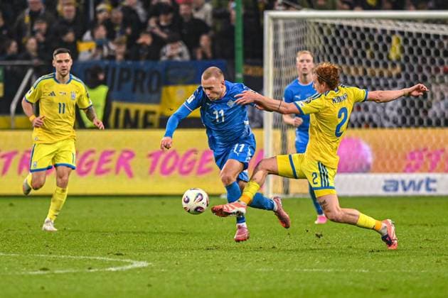Warszawa 16.11.2025. Pilka nozna Eliminacje Mistrzostw Swiata 2026 kolejka 10 mecz : Ukraina -Islandia --- Football 2026 FIFA World Cup, WM, Weltmeisterschaft, Fussball qualifiers round 10 match : Ukraine - Iceland nz Jon Dagur Thorsteinsson Yukhym Konoplya Fot. Kai Taller Arena Akcji NEWSPIX.PL --- newspix.pl 