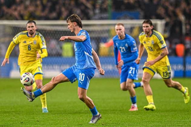Warszawa 16.11.2025. Pilka nozna Eliminacje Mistrzostw Swiata 2026 kolejka 10 mecz : Ukraina -Islandia --- Football 2026 FIFA World Cup, WM, Weltmeisterschaft, Fussball qualifiers round 10 match : Ukraine - Iceland nz Brynjolfur Willumsson Fot. Kai Taller Arena Akcji NEWSPIX.PL --- newspix.pl 