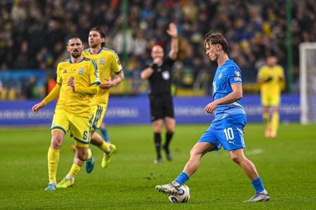 Warszawa 16.11.2025. Pilka nozna Eliminacje Mistrzostw Swiata 2026 kolejka 10 mecz : Ukraina -Islandia --- Football 2026 FIFA World Cup, WM, Weltmeisterschaft, Fussball qualifiers round 10 match : Ukraine - Iceland nz Brynjolfur Willumsson Fot. Kai Taller Arena Akcji NEWSPIX.PL --- newspix.pl 