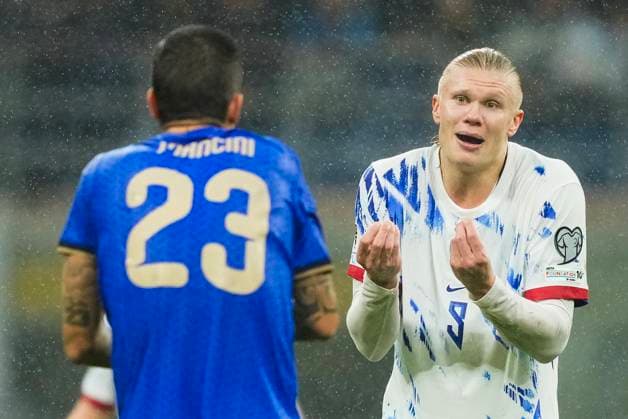 Football, World Cup qualification Italy Norway Milan , Italy 20251116 Italy s Gianluca Mancini and Norway s Erling Braut Haaland discuss during the World Cup qualifying football match between Norway and Italy at San Siro Photo Fredrik Varfjell NTB Milano Italy EDITORIAL USE ONLY RESTRICTED USE FOR BETTING COMPANIES  Copyright: xFredrikxVarfjellx xNTBx