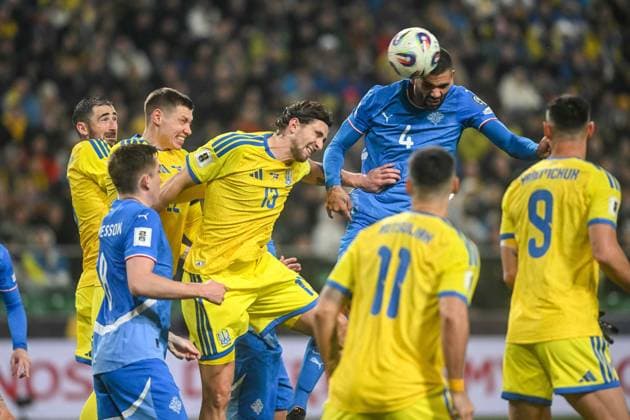 WARSZAWA 16.11.2025 MECZ 6. KOLEJKA GRUPA d ELIMINACJE DO MISTRZOSTW SWIATA 2026: UKRAINA - ISLANDIA --- FIFA World Cup, WM, Weltmeisterschaft, Fussball 2026 QUALIFYING ROUND GROUP G MATCH IN WARSAW: UKRAINE - ICELAND ILLIA ZABARNYI VICTOR PALSSON FOT. JACEK PRONDZYNSKI FOTOPYK NEWSPIX.PL --- newspix.pl 