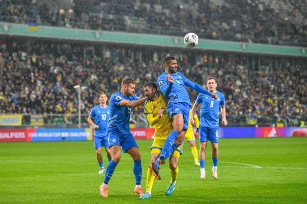 WARSZAWA 16.11.2025 MECZ 6. KOLEJKA GRUPA d ELIMINACJE DO MISTRZOSTW SWIATA 2026: UKRAINA - ISLANDIA --- FIFA World Cup, WM, Weltmeisterschaft, Fussball 2026 QUALIFYING ROUND GROUP G MATCH IN WARSAW: UKRAINE - ICELAND GISLI THORDARSOJ VALERIY BONDAR VICTOR PALSSON FOT. JACEK PRONDZYNSKI FOTOPYK NEWSPIX.PL --- newspix.pl 
