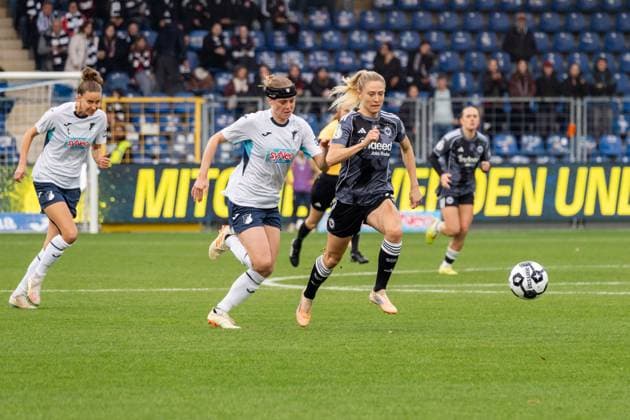 Game scene, dribbling, offensive action, duel, ball action, v l Wielle Douma TSG 1899 Hoffenheim, 13 , Rebecka Blomqvist Eintracht Frankfurt, 28 , GER, TSG 1899 Hoffenheim vs Eintracht Frankfurt, Football, DFB Pokal der Frauen, Achtelfinale, Season 2025 2026, 16 11 2025, DFB REGULATES PROHIBIT ANY USE OF PHOTOGRAPHS AS IMAGE SEQUENCES AND OR QUASI VIDEO, GER, TSG 1899 Hoffenheim vs Eintracht Frankfurt, Football, Womens DFB Cup, Round of 16, Season 2025 2026, 16 11 2025 Sinsheim Hoffenheim Copyright: xEibner-Pressefoto Jan-NiclasxGrox EP_JGG