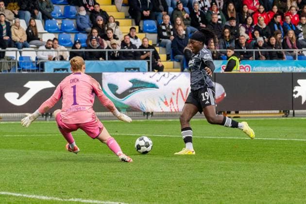 Game scene, offensive action for the goal to 3 6 by Nicole Anyomi Eintracht Frankfurt, 19 , GER, TSG 1899 Hoffenheim vs Eintracht Frankfurt, Football, DFB Cup Women, Round of 16, Season 2025 2026, 16 11 2025, DFB REGULATES PROHIBIT ANY USE OF PHOTOGRAPHS AS IMAGE SEQUENCES AND OR QUASI VIDEO, GER, TSG 1899 Hoffenheim vs Eintracht Frankfurt, Football, Womens DFB Cup, Round of 16, Season 2025 2026, 16 11 2025 Sinsheim Hoffenheim Copyright: xEibner-Pressefoto Jan-NiclasxGrox EP_JGG