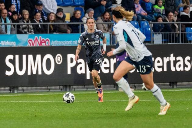 Free position, dribbling, offensive action, ball action, action Geraldine Reuteler Eintracht Frankfurt, 14 , GER, TSG 1899 Hoffenheim vs Eintracht Frankfurt, Football, DFB Pokal der Frauen, Achtelfinale, Saison 2025 2026, 16 11 2025, DFB REGULATES PROHIBIT ANY USE OF PHOTOGRAPHS AS IMAGE SEQUENCES AND OR QUASI VIDEO, GER, TSG 1899 Hoffenheim vs Eintracht Frankfurt, Football, Womens DFB Cup, Round of 16, Season 2025 2026, 16 11 2025 Sinsheim Hoffenheim Copyright: xEibner-Pressefoto Jan-NiclasxGrox EP_JGG
