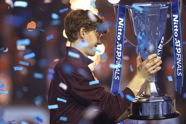 November 16, 2025, Turin, Piedmont, Italy: JANNIK SINNER of Italy in lifts the Trophy after his win over Carlos Alcaraz of Spain in the Men s Singles final of the ATP, Tennis Herren Tennis Finals in Turin, Italy. Turin Italy - ZUMAc179 20251116_zep_c179_071 Copyright: xMickaelxChavetx