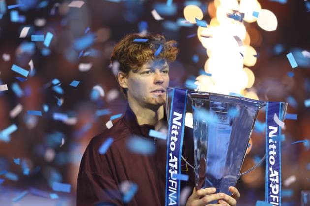 November 16, 2025, Turin, Piedmont, Italy: JANNIK SINNER of Italy in lifts the Trophy after his win over Carlos Alcaraz of Spain in the Men s Singles final of the ATP, Tennis Herren Tennis Finals in Turin, Italy. Turin Italy - ZUMAc179 20251116_zep_c179_072 Copyright: xMickaelxChavetx