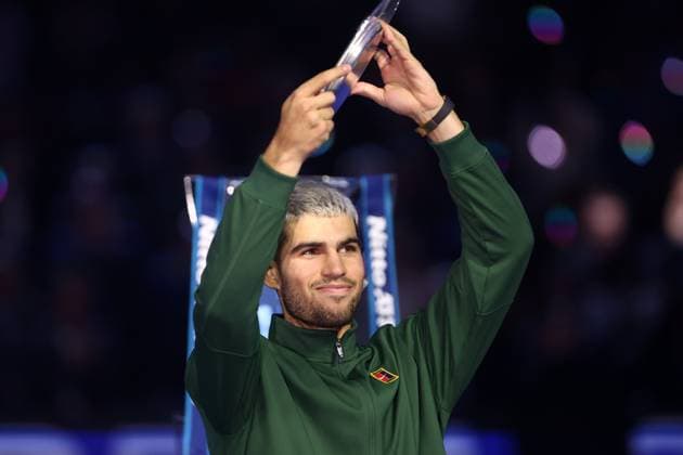 Carlos Alcaraz vs Jannik Sinner Carlos Alcaraz of Spain greets the fans at the end of the final singles match between Carlos Alcaraz of Spain and Jannik Sinner of Italy on Day eight of the Nitto ATP, Tennis Herren World Tour Finals. Torino Inalpi Arena Italy Copyright: xMarcoxCanonierox