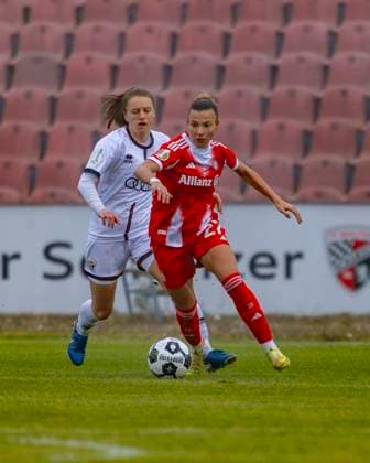 Ingolstadt, Germany 16 November 2025 DFB Pokal Women 1 8 Final 2025 2026 FC Ingolstadt 04 vs FC Bayern Munich In the picture from left in a duel Mara Winter FCI and Arianna Caruso FCB ESV Stadion Bayern Copyright: xFotostandx xSchäferx