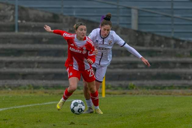 Ingolstadt, Germany 16 November 2025 DFB Pokal Women 1 8 Final 2025 2026 FC Ingolstadt 04 vs FC Bayern Munich Pictured from left in a duel Barbara Dunst FCB and Emma Kusch FCI ESV Stadion Bayern Copyright: xFotostandx xSchäferx