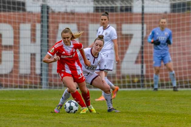 Ingolstadt, Germany 16 November 2025 DFB Pokal Women 1 8 Final 2025 2026 FC Ingolstadt 04 vs FC Bayern Munich In the picture from left in a duel Georgia Stanway FCB Schueller FCB and Lea Wolski FCI ESV Stadion Bayern Copyright: xFotostandx xSchäferx