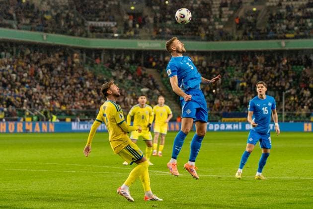 Ukraine v Iceland - FIFA World Cup, WM, Weltmeisterschaft, Fussball 2026 Qualifier (L-R) Vladyslav Vanat of Ukraine and Sverrir Ingi Ingason of Iceland are seen during the FIFA World Cup 2026 qualifying round between Poland and Netherlands at Marshal Jozef Pilsudski Legia Warszawa Municipal Stadium in Warsaw, Poland, on November 16, 2025. Warsaw Poland  Copyright: xMarekxAntonixIwaÅ czukx originalFilename:iwanczuk-fifaworl251116_npMIh.jpg