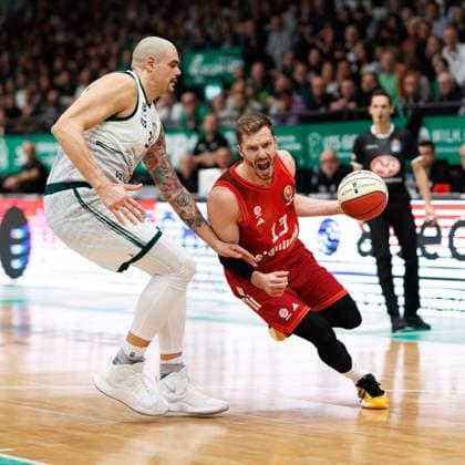 Andreas Obst FC Bayern Basketball in a duel with Maik Zirbes Gladiators Trier , Vet Concept Gladiators Trier vs FC Bayern Basketball, Basketball, BBL Cup, Quarter-finals, 2025 2026 season, 16 11 2025 Vet Concept Gladiators Trier vs FC Bayern Basketball, Basketball, BBL Cup, Quarter-finals, 2025 2026 season, 16 11 2025 Copyright: xEibner-Pressefoto AlexanderxNeisx EP_ANS