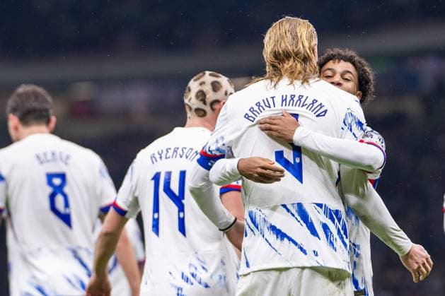 251116 Erling Braut Haaland and Oscar Bobb of Norway celebrate after 1 2 during the FIFA World Cup Qualifier football match between Italy and Norway on November 16, 2025 in Milan Photo Vegard Grott BILDBYRAN kod VG VG0836 bbeng fotball football soccer fotboll fifa world cup qualifiers european qualifiers 2026 uefa world cup qualifiers vm kvalifisering vm kvalik vm kval norway italien italia italy milano jubel  Copyright: VEGARDxGRoTT BB251116VG100
