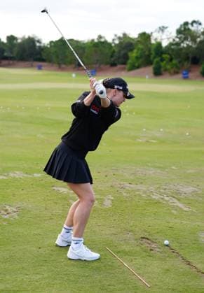 BELLEAIR, FL - NOVEMBER 16: LPGA, Golf Damen golfer Charley Hull warms up during the final round of The Annika driven by Gainbridge at Pelican on November 16, 2025, at the Pelican Golf Club in Belleair, Florida. (Photo by Brian Spurlock Icon Sportswire). GOLF: NOV 16 LPGA The ANNIKA EDITORIAL USE ONLY Icon25111626